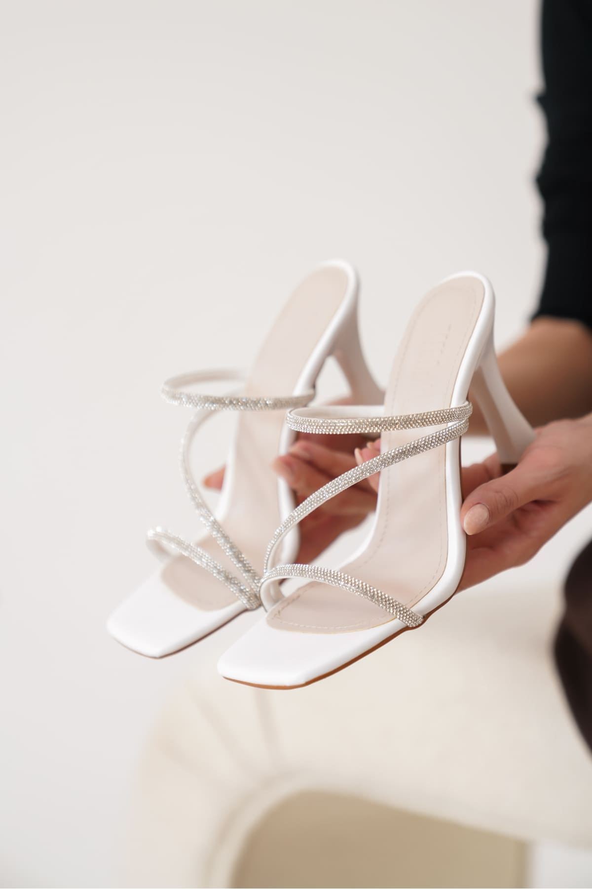 Beyaz Kadın Taşlı Topuklu Terlik TR20MY04B